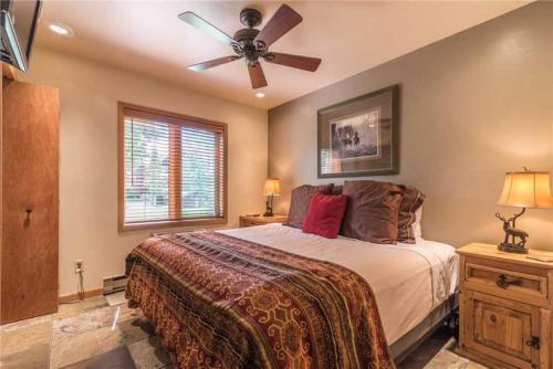 1110 Trappeur's Lodge, Trappeur's Crossing