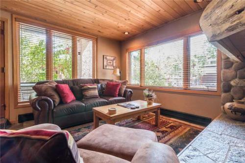 1110 Trappeur's Lodge, Trappeur's Crossing