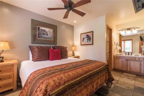 1110 Trappeur's Lodge, Trappeur's Crossing