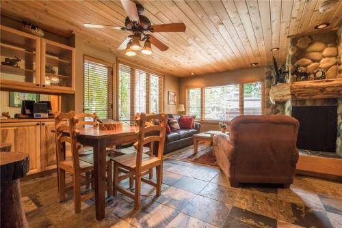 1110 Trappeur's Lodge, Trappeur's Crossing