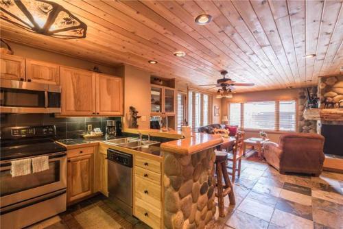 1110 Trappeur's Lodge, Trappeur's Crossing