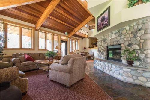 1110 Trappeur's Lodge, Trappeur's Crossing