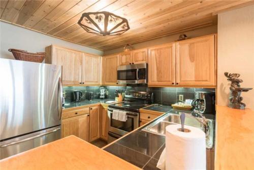 1110 Trappeur's Lodge, Trappeur's Crossing
