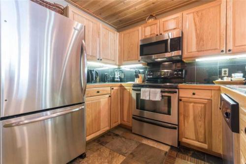 1110 Trappeur's Lodge, Trappeur's Crossing