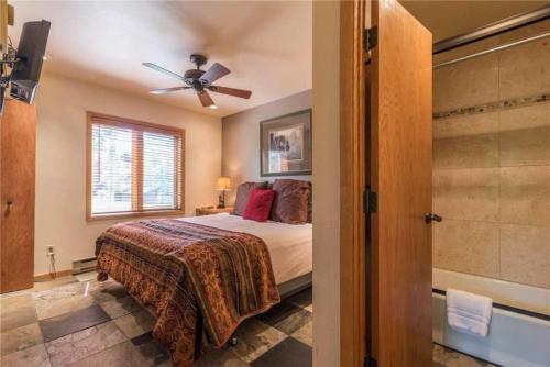 1110 Trappeur's Lodge, Trappeur's Crossing