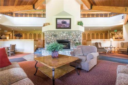 1110 Trappeur's Lodge, Trappeur's Crossing