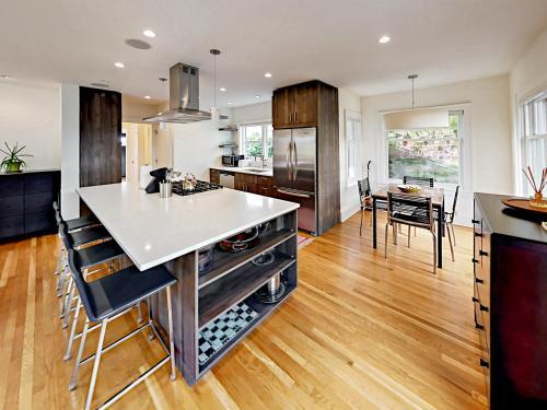 346 West Kinnear Place Home