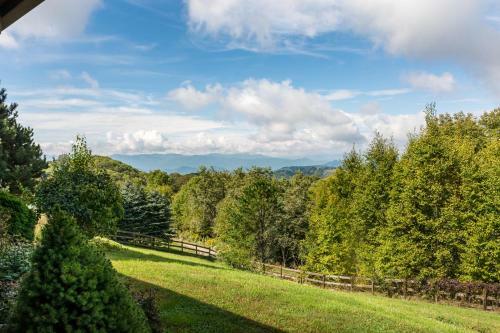 Glade Mountain Top Retreat Cabin