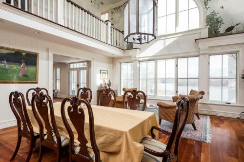 Villa 31 Acre Hudson River Estate