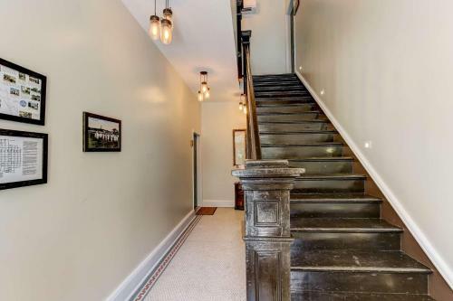 Jbh 115 W 2nd Apt #1