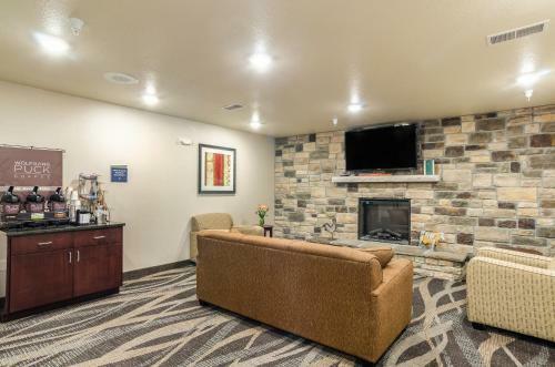 Hotel Cobblestone Inn & Suites - Bridgeport