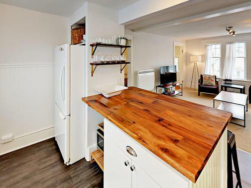 1302 N 49th St Apartment Upper Unit Apts