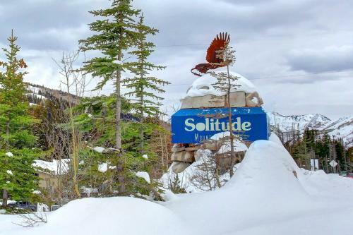 Eagle Springs East 101: Red-wing Suite