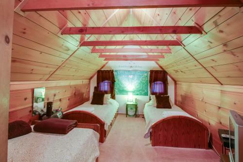 Cozy Bobby Grey Manor
