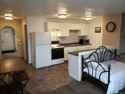 Hostal Marathon View Vacation Rentals