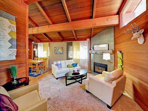 2260 Arizona Avenue Home