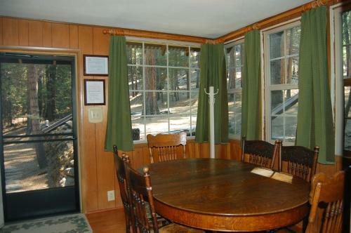 6s Fretz's Den