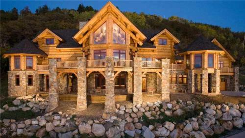 See Me Lodge - Custom Lodge Home With Room For Everyone!