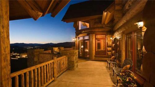 See Me Lodge - Custom Lodge Home With Room For Everyone!