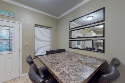 Pura Vida Unit A