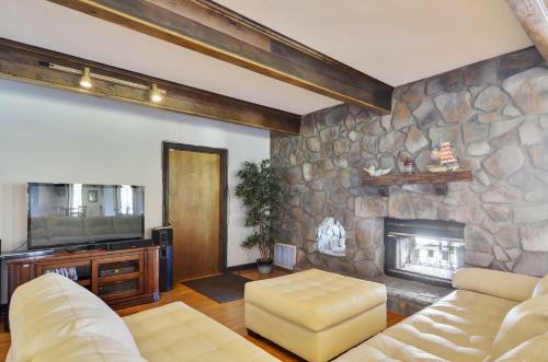 Villa Mystic Mountain W/ Log Cabin