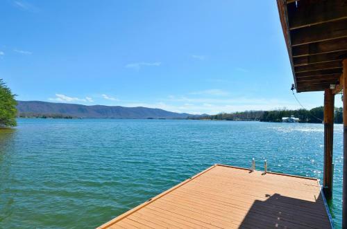 Villa Mystic Mountain W/ Log Cabin