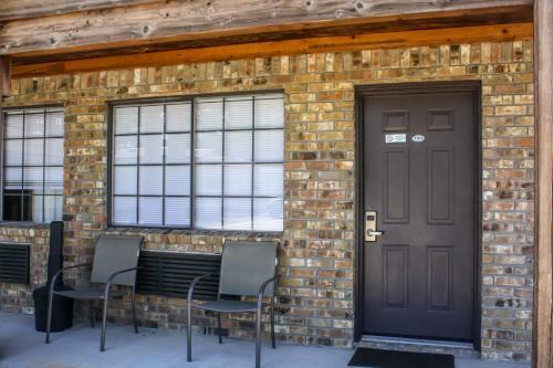 Posada Rayburn Inn