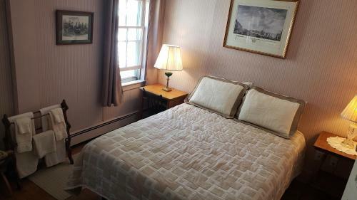 Posada Hawks House Inn