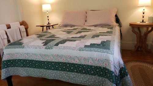 Posada Hawks House Inn