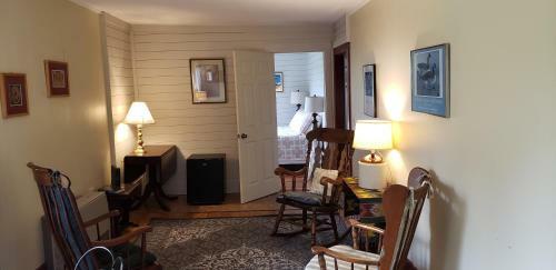 Posada Hawks House Inn
