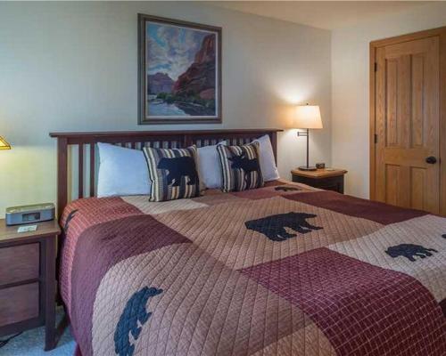 Bear Claw 102 (condo)