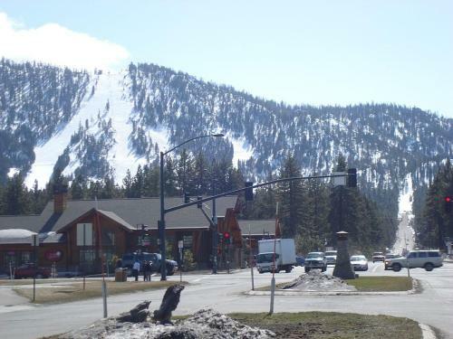 Heavenly Ski Run Cottage
