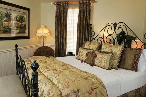 Bed & Breakfast Cedar House Inn