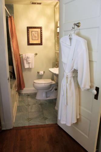 Bed & Breakfast Cedar House Inn