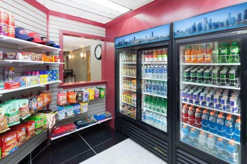 Hotel Ramada Plaza By Wyndham Chicago North Shore