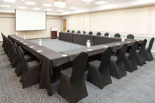 Hotel Ramada Plaza By Wyndham Chicago North Shore
