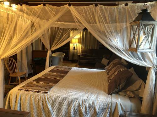 Hotel White Pines Resort