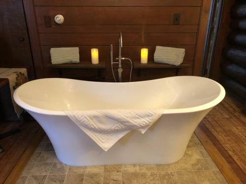 Hotel White Pines Resort