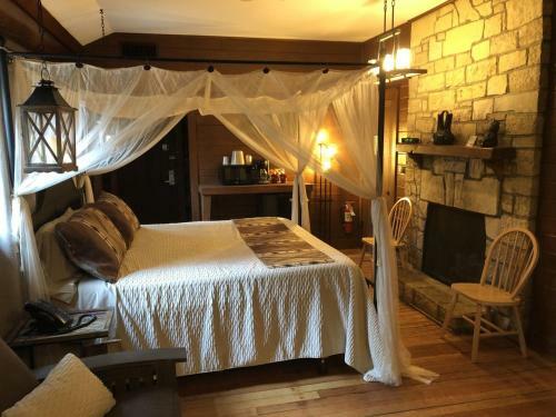 Hotel White Pines Resort
