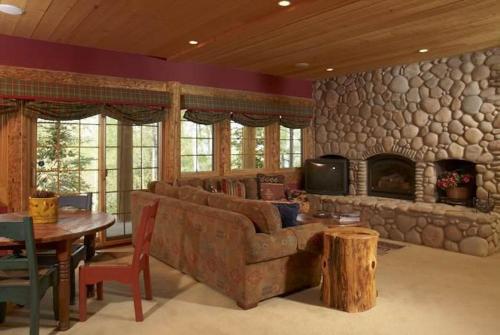 Tall Timbers Lodge