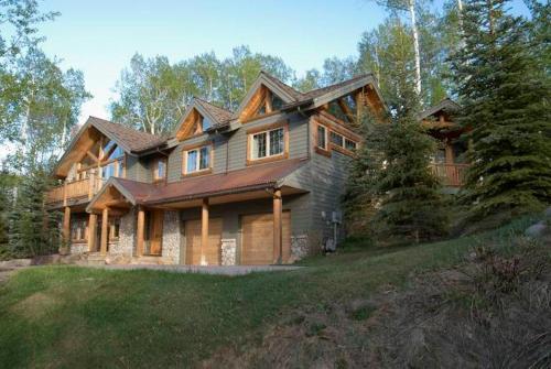 Tall Timbers Lodge