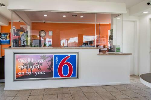 Hotel Motel 6 San Bernardino, Ca - Downtown