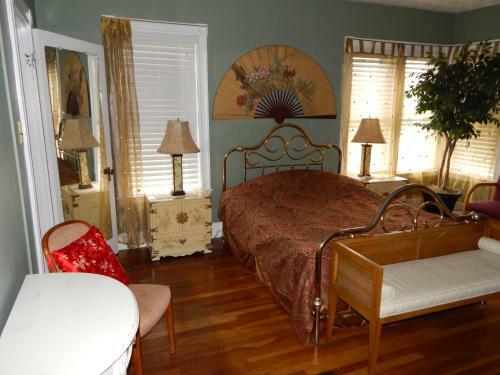 Ch�teau Sur Mer Bed & Breakfast