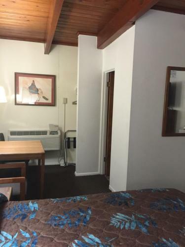 Lazy U Motel