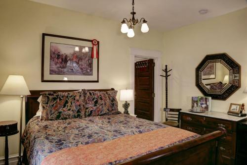 Olde Square Inn Bed And Breakfast