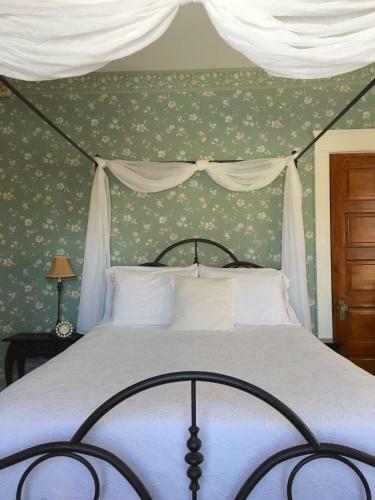 Olde Square Inn Bed And Breakfast