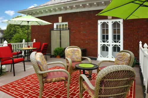 Olde Square Inn Bed And Breakfast