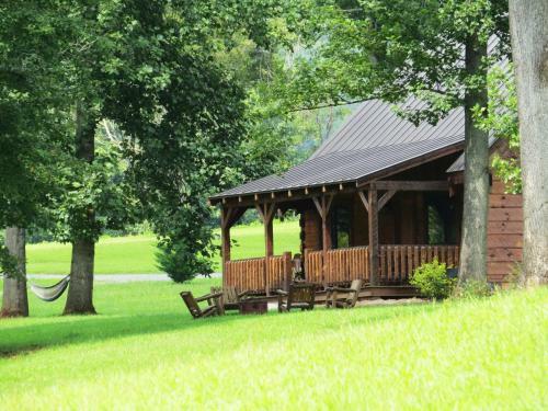 Lodge Southern Comfort Lakeside Cabin Resort