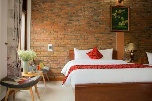 Hotel Phong Nha Lake House Resort
