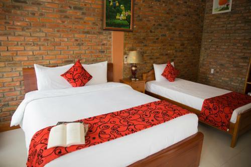 Hotel Phong Nha Lake House Resort